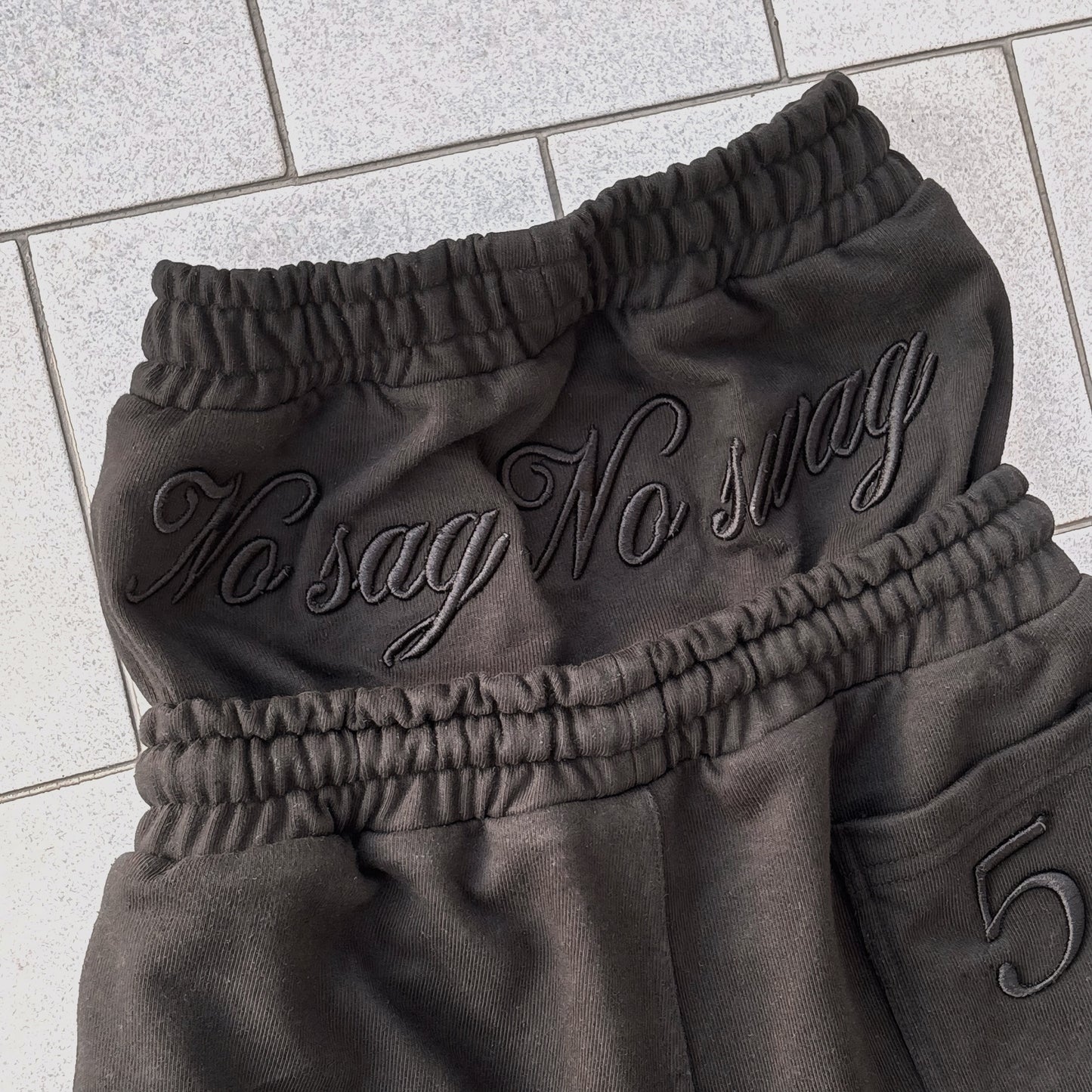 "NO SAG NO SWAG" SHORTS